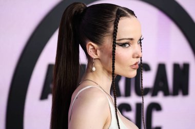 Marc Jacobs FW22 RTW giyen Dove Cameron, 20 Kasım 2022 'de Los Angeles, Kaliforniya' da Microsoft Theater 'da düzenlenen 2022 Amerikan Müzik Ödülleri' ne (50..