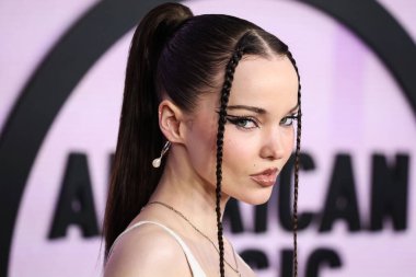 Marc Jacobs FW22 RTW giyen Dove Cameron, 20 Kasım 2022 'de Los Angeles, Kaliforniya' da Microsoft Theater 'da düzenlenen 2022 Amerikan Müzik Ödülleri' ne (50..