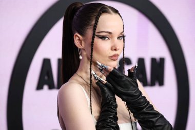 Marc Jacobs FW22 RTW giyen Dove Cameron, 20 Kasım 2022 'de Los Angeles, Kaliforniya' da Microsoft Theater 'da düzenlenen 2022 Amerikan Müzik Ödülleri' ne (50..