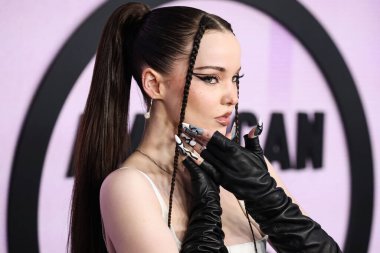 Marc Jacobs FW22 RTW giyen Dove Cameron, 20 Kasım 2022 'de Los Angeles, Kaliforniya' da Microsoft Theater 'da düzenlenen 2022 Amerikan Müzik Ödülleri' ne (50..