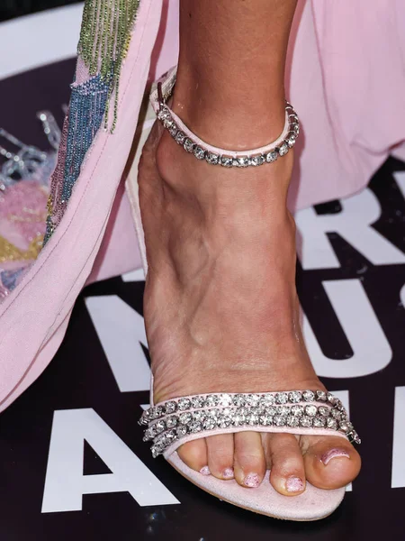 Carrie Underwood Wearing Tony Ward Ss23 Rtw Nicole Rose Jewelry — Stock Photo, Image