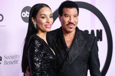 Lisa Parigi ve Lionel Richie, 20 Kasım 2022 'de Los Angeles, Kaliforniya' da Microsoft Theater 'da düzenlenen 2022 Amerikan Müzik Ödülleri' ne (50..