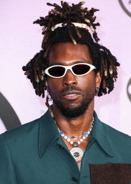 Saint Jhn (Carlos St. John Phillips), 20 Kasım 2022 'de Los Angeles, Kaliforniya' da Microsoft Theater 'da düzenlenen 2022 Amerikan Müzik Ödülleri' ne (50..