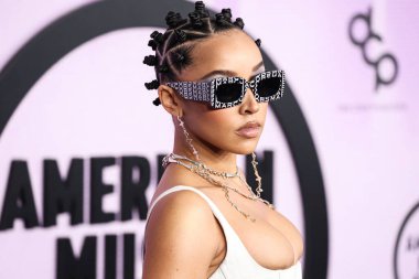 Marc Jacobs FW22 RTW giyen Tinashe Jorgensen Kachingwe, 20 Kasım 2022 'de Los Angeles, Kaliforniya' da Microsoft Theater 'da düzenlenen 2022 Amerikan Müzik Ödülleri' ne (50..