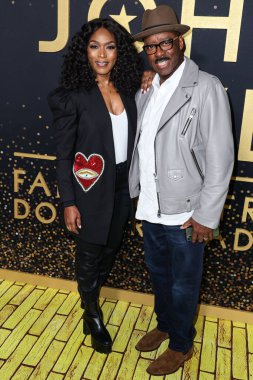 Angela Bassett ve Courtney B. Vance, Disney + 's' den Elton John Live 'a 20 Kasım 2022' de Dodger Stadyumu 'nda düzenlenen Sarı Tuğlalı Yol Yarışması' na katıldılar..