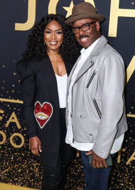Angela Bassett ve Courtney B. Vance, Disney + 's' den Elton John Live 'a 20 Kasım 2022' de Dodger Stadyumu 'nda düzenlenen Sarı Tuğlalı Yol Yarışması' na katıldılar..