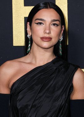 İngiliz şarkıcı ve söz yazarı Dua Lipa, Disney + 's' Elton John Live: 20 Kasım 2022 'de Dodger Stadyumu' nda düzenlenen Sarı Tuğla Yolu Gösterisinden Elveda, ABD 'nin Los Angeles, Kaliforniya eyaletindeki Elysian Park' a geldi..