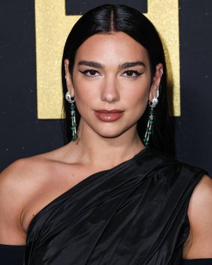 İngiliz şarkıcı ve söz yazarı Dua Lipa, Disney + 's' Elton John Live: 20 Kasım 2022 'de Dodger Stadyumu' nda düzenlenen Sarı Tuğla Yolu Gösterisinden Elveda, ABD 'nin Los Angeles, Kaliforniya eyaletindeki Elysian Park' a geldi..