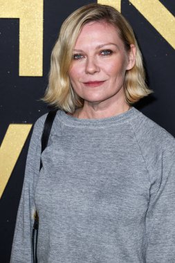 Kirsten Dunst, 20 Kasım 2022 tarihinde Dodger Stadyumu 'nda düzenlenen Dodger Stadyumundan Elveda Elton John Live' a ulaştı..