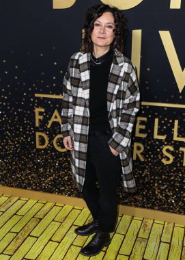 Sara Gilbert Disney + 's' Elton John Live: Dodger Stadyumundan Elveda 'Sarı Tuğla Yolu Yarışması 20 Kasım 2022' de Dodger Stadyumu 'nda, Elysian Park, Los Angeles, Kaliforniya, ABD.