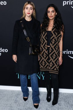 Caylee Cowan ve Priya Jain, 29 Kasım 2022 'de Century City, Los Angeles, Kaliforniya, ABD' de bulunan AMC Century City 15 'te düzenlenen Amazon Prime Video' nun Los Angeles Premiere of Amazon 's Something from Tiffany' sine geldiler.. 