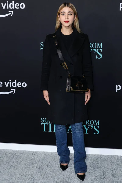 美国女演员兼电影制片人Caylee Cowan出席了2022年11月29日在加利福尼亚州洛杉矶世纪城的Amc世纪城15号举行的亚马逊首映影片 来自Tiffany的东西 — 图库照片