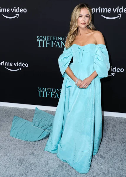 American Actress Zoey Deutch Wearing Tiffany Blue Carolina Herrera Dress — Stock Photo, Image