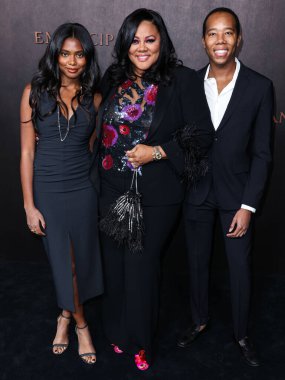 Asia Rochon Fuqua, Lela Rochon ve Zachary Fuqua, 30 Kasım 2022 'de Westwood, Los Angeles, Kaliforniya, ABD' deki Regency Village Theatre 'da düzenlenen' Elma Özgün Filmlerinin Los Angeles Prömiyeri 'ne geldiler.. 