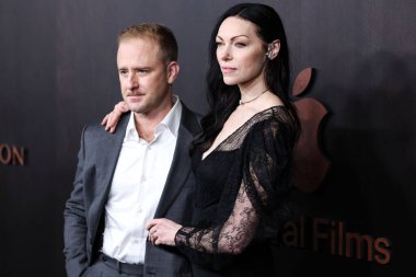  Pamella Rolland tulumu giyen Ben Foster ve eşi / Amerikalı aktris Laura Prepon, Stuart Weitzman 'ın ayakkabıları 30 Kasım 2022' de Apple 'ın Orijinal Filmlerinin' Özgürlük 'filminin Los Angeles galasına geldi. 