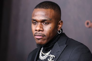 Amerikalı rapçi DaBaby (Jonathan Lyndale Kirk) 30 Kasım 2022 'de Westwood, Los Angeles, Kaliforniya, ABD' deki Regency Village Theatre 'da düzenlenen' Emancipation 'filminin Los Angeles prömiyerine geldi.. 