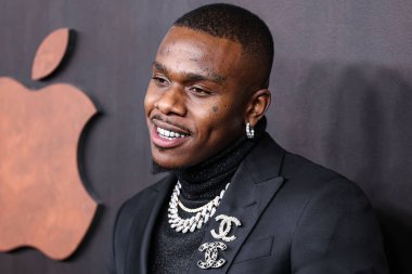 Amerikalı rapçi DaBaby (Jonathan Lyndale Kirk) 30 Kasım 2022 'de Westwood, Los Angeles, Kaliforniya, ABD' deki Regency Village Theatre 'da düzenlenen' Emancipation 'filminin Los Angeles prömiyerine geldi.. 