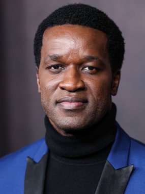 Gilbert Owuor, 30 Kasım 2022 'de Westwood, Los Angeles, Kaliforniya, ABD' deki Regency Village Theatre 'da düzenlenen Los Angeles Orijinal Filmlerin' Özgürlük 'filminin galasına geldi.. 