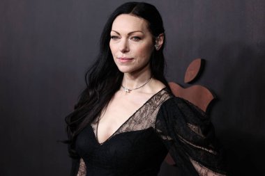Pamella Rolland tulumu giyen Amerikalı aktris Laura Prepon, Stuart Weitzman ayakkabıları ve Pascale Bruni mücevherleri 30 Kasım 2022 'de Regency Village Theatre' da düzenlenen Los Angeles Orijinal Filmler 'Özgürlük' filminin galasına geldi. 
