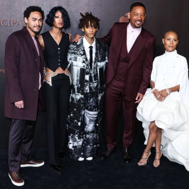 Trey Smith, Willow Smith, Jaden Smith, Will Smith ve Jada Pinkett Smith 30 Kasım 2022 'de Westwood, Los Angeles, Kaliforniya' daki Regency Village Tiyatrosu 'nda gerçekleştirilen Apple' ın Orijinal Filmlerinin Los Angeles 'taki galasına geldiler.