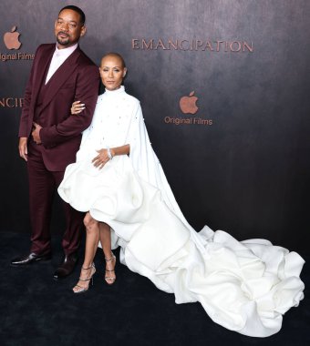 Amerikalı aktör Will Smith ve Amerikalı aktris Jada Pinkett Smith, 30 Kasım 2022 'de Westwood, Los Angeles, Kaliforniya, ABD' deki Regency Village Theatre 'da düzenlenen Apple' ın Orijinal Filmlerinin 'Özgürleştirilmesi' adlı galasına geldiler.