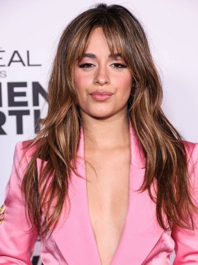 Kübalı-Amerikalı şarkıcı-söz yazarı Camila Cabello, 1 Aralık 2022 'de Los Angeles Ebell, Kaliforniya, ABD' de düzenlenen L 'Oreal Paris' Değerli Kadınlar 2022 kutlamasına geldi.. 