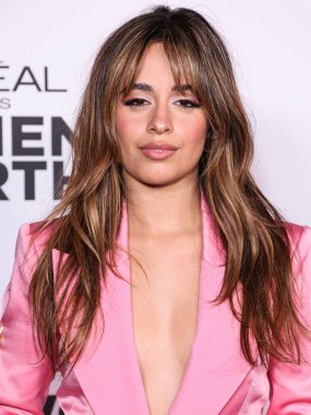 Kübalı-Amerikalı şarkıcı-söz yazarı Camila Cabello, 1 Aralık 2022 'de Los Angeles Ebell, Kaliforniya, ABD' de düzenlenen L 'Oreal Paris' Değerli Kadınlar 2022 kutlamasına geldi.. 