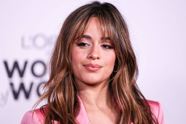 Kübalı-Amerikalı şarkıcı-söz yazarı Camila Cabello, 1 Aralık 2022 'de Los Angeles Ebell, Kaliforniya, ABD' de düzenlenen L 'Oreal Paris' Değerli Kadınlar 2022 kutlamasına geldi.. 