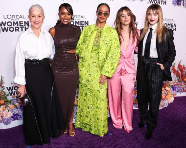 Helen Mirren, Aja Naomi King, Camila Cabello, H.E.R. (Gabriella Sarmiento Wilson) ve Katherine Langford 1 Aralık 2022 'de Los Angeles, Kaliforniya' da düzenlenen L 'Oreal Paris' deki Kadınlar Kutlaması 'na geldiler.