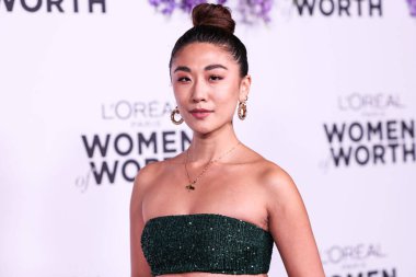 Soo Youn Lee, 1 Aralık 2022 'de Los Angeles' ın Ebell 'inde düzenlenen L' Oreal Paris 'in Değerli Kadınları 2022 kutlamasına geliyor.. 