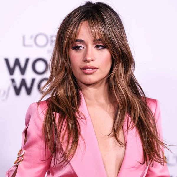 Kübalı-Amerikalı şarkıcı-söz yazarı Camila Cabello, 1 Aralık 2022 'de Los Angeles Ebell, Kaliforniya, ABD' de düzenlenen L 'Oreal Paris' Değerli Kadınlar 2022 kutlamasına geldi.. 