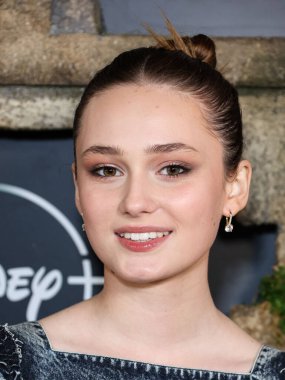 Audrey Grace Marshall, Disney + Original Series 'National Treasure: Edge of History 1. Sezon Kırmızı Halı Etkinliği' ne 5 Aralık 2022 'de Hollywood, Los Angeles, Kaliforniya, ABD' de El Capitan Tiyatrosu 'nda katıldı.. 