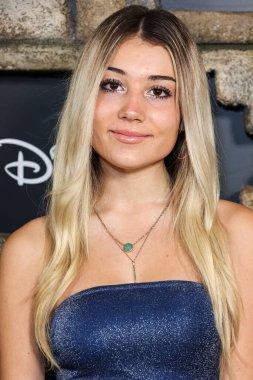 Clementine Lea Spieser, Disney + Original Series 'National Treasure: Edge of History' Sezon 1 Kırmızı Halı Etkinliği 5 Aralık 2022 'de Hollywood, Los Angeles, Kaliforniya, ABD' de El Capitan Tiyatrosu 'nda gerçekleşti..