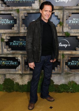 Clifton Collins Jr., Disney + Original Series 'National Treasure: Edge of History 1. Sezon Kırmızı Halı Etkinliği' ne 5 Aralık 2022 'de Hollywood, Los Angeles, Kaliforniya, ABD' de düzenlenen El Capitan Tiyatrosu 'nda ulaştı.