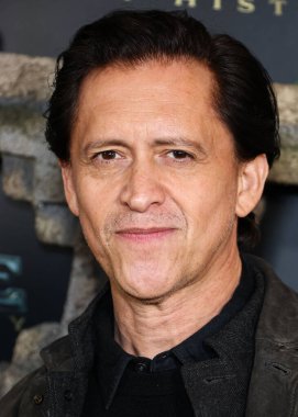 Clifton Collins Jr., Disney + Original Series 'National Treasure: Edge of History 1. Sezon Kırmızı Halı Etkinliği' ne 5 Aralık 2022 'de Hollywood, Los Angeles, Kaliforniya, ABD' de düzenlenen El Capitan Tiyatrosu 'nda ulaştı.