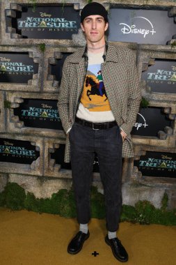 Dustin Ingram, Disney + Original Series 'National Treasure: Edge of History 1. Sezon Kırmızı Halı Etkinliği' ne 5 Aralık 2022 'de Hollywood, Los Angeles, Kaliforniya' da gerçekleştirildi..