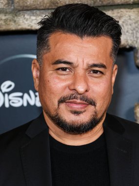 Jacob Vargas, Disney + Original Series 'National Treasure: Edge of History 1. Sezon Kırmızı Halı Etkinliği' ne 5 Aralık 2022 'de Hollywood, Los Angeles, Kaliforniya, ABD' de El Capitan Tiyatrosu 'nda katıldı.. 