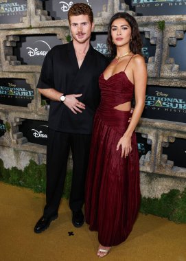 Jake Austin Walker ve Lisette Olivera, Disney + Original Series 'National Treasure: Edge of History' Sezon 1 Kırmızı Halı Etkinliği 'ne 5 Aralık 2022' de Hollywood, Los Angeles, Kaliforniya, ABD 'de gerçekleştirildi.