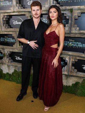 Jake Austin Walker ve Lisette Olivera, Disney + Original Series 'National Treasure: Edge of History' Sezon 1 Kırmızı Halı Etkinliği 'ne 5 Aralık 2022' de Hollywood, Los Angeles, Kaliforniya, ABD 'de gerçekleştirildi.