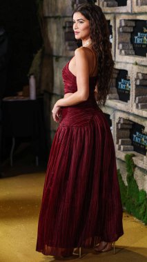 Amerikalı aktris Lisette Olivera, Disney + Original Series 'National Treasure: Edge of History' Sezon 1 Kırmızı Halı Etkinliği 'ne 5 Aralık 2022' de Hollywood, Los Angeles, Kaliforniya, ABD 'de El Capitan Tiyatrosu' nda katıldı.. 