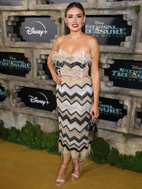 Amerikalı aktris Vannessa Vasquez, Disney + Original Series 'National Treasure: Edge Of History' 1. Sezon Kırmızı Halı Etkinliği 'ne 5 Aralık 2022' de Hollywood, Los Angeles, Kaliforniya, ABD 'de düzenlenen El Capitan Tiyatrosu' nda geldi.. 