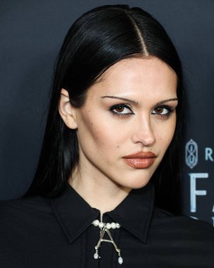 Amerikalı aktris Amelia Gray Hamlin, 7 Aralık 2022 'de Hollywood, Los Angeles, Kaliforniya, ABD' deki Harmony Gold Tiyatrosu 'nda düzenlenen AMC Networks' Anne Rice 'ın Mayfair Cadıları' nın Los Angeles galasına geldi.. 