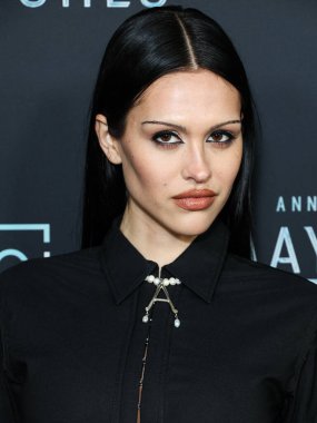 Amerikalı aktris Amelia Gray Hamlin, 7 Aralık 2022 'de Hollywood, Los Angeles, Kaliforniya, ABD' deki Harmony Gold Tiyatrosu 'nda düzenlenen AMC Networks' Anne Rice 'ın Mayfair Cadıları' nın Los Angeles galasına geldi.. 