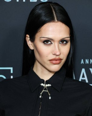 Amerikalı aktris Amelia Gray Hamlin, 7 Aralık 2022 'de Hollywood, Los Angeles, Kaliforniya, ABD' deki Harmony Gold Tiyatrosu 'nda düzenlenen AMC Networks' Anne Rice 'ın Mayfair Cadıları' nın Los Angeles galasına geldi.. 