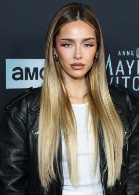 Amerikalı model Delilah Belle Hamlin, 7 Aralık 2022 'de Hollywood, Los Angeles, Kaliforniya, ABD' deki Harmony Gold Tiyatrosu 'nda düzenlenen AMC Networks' Anne Rice 's Mayfair Witches' in Los Angeles galasına geldi.. 