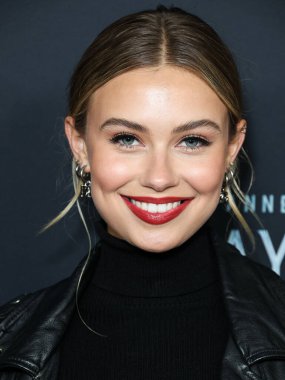 Elizabeth Jamrozy, 7 Aralık 2022 'de Hollywood, Los Angeles, Kaliforniya, ABD' deki Harmony Gold Theater 'da düzenlenen AMC Networks' Anne Rice 'ın Mayfair Cadıları' nın Los Angeles prömiyerine geldi.. 