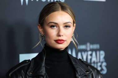 Elizabeth Jamrozy, 7 Aralık 2022 'de Hollywood, Los Angeles, Kaliforniya, ABD' deki Harmony Gold Theater 'da düzenlenen AMC Networks' Anne Rice 'ın Mayfair Cadıları' nın Los Angeles prömiyerine geldi.. 