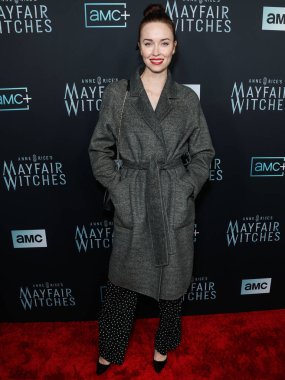 Kanadalı aktris Elyse Levesque, 7 Aralık 2022 'de Hollywood, Los Angeles, Kaliforniya, ABD' deki Harmony Gold Tiyatrosu 'nda düzenlenen AMC Networks' Anne Rice 'ın Mayfair Cadıları' nın Los Angeles galasına geldi.. 