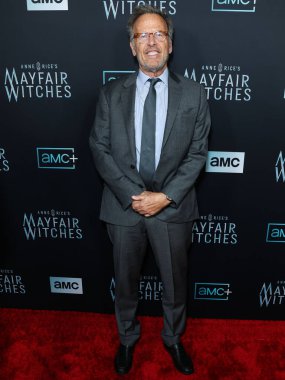Mark Johnson, 7 Aralık 2022 'de Hollywood, Los Angeles, Kaliforniya, ABD' deki Harmony Gold Tiyatrosu 'nda düzenlenen AMC Networks' Anne Rice 'ın Mayfair Cadıları' nın Los Angeles galasına geldi.. 