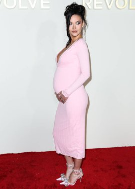 Amerikalı video blogcu, model ve aktris Amanda Steele, 8 Aralık 2022 'de Beverly Hills, Los Angeles, Kaliforniya, ABD' de 55 N La Cienega Bulvarı 'nda düzenlenen REVOLVE AT & T Present REVOLVE Winterland' a ulaştı.. 